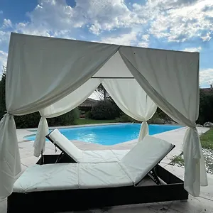 https://la-villa-del-sol.hotels-rhonealpes.com